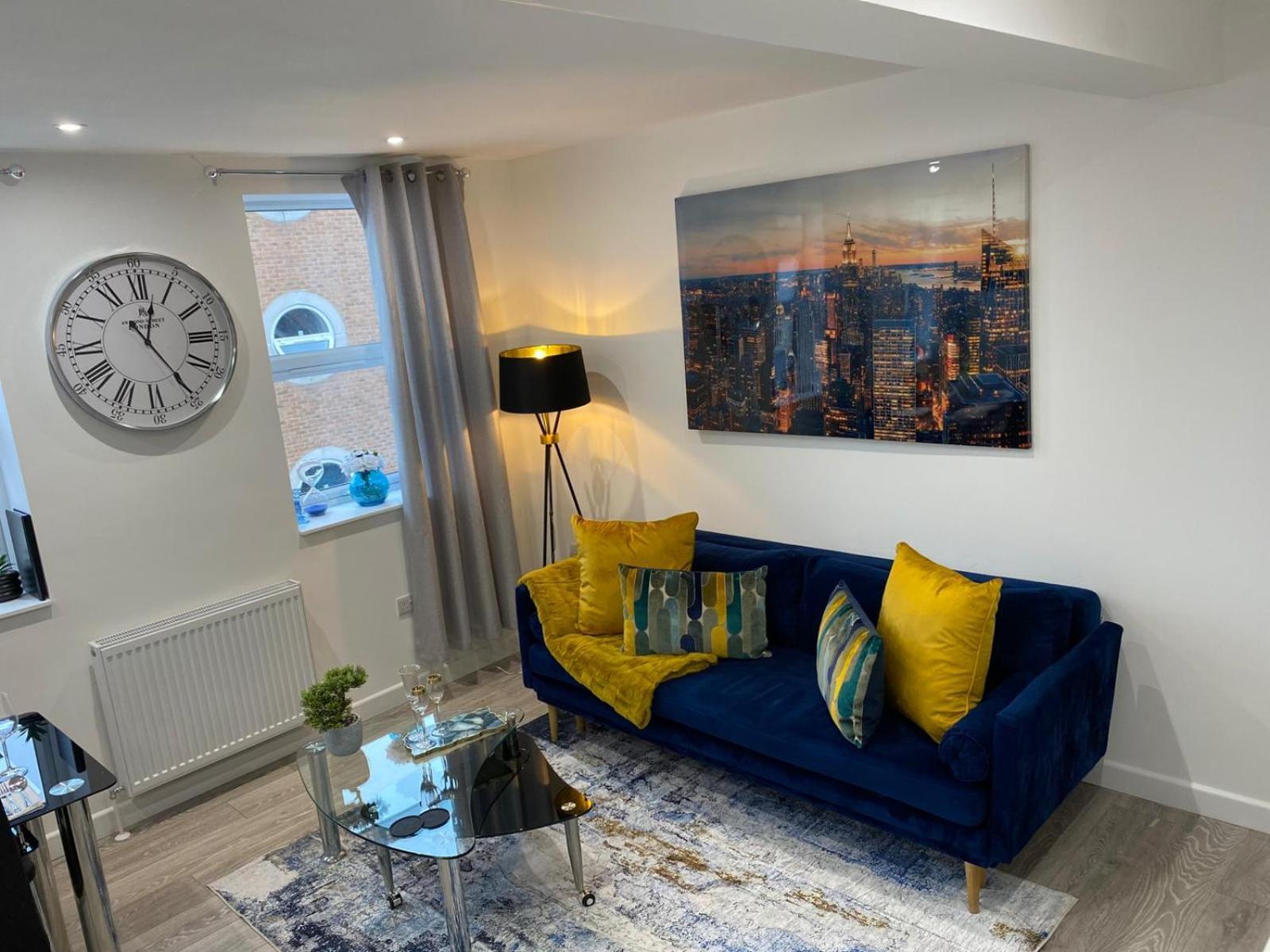 Stylish Apartment In Watford Уотфорд Екстериор снимка
