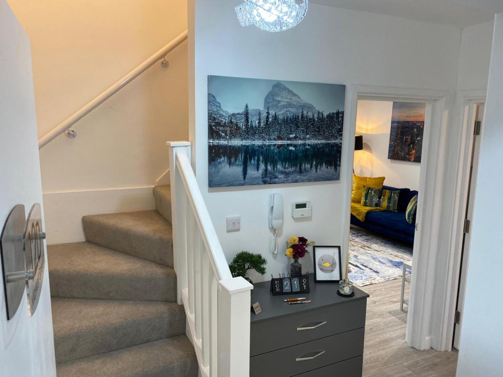 Stylish Apartment In Watford Уотфорд Екстериор снимка