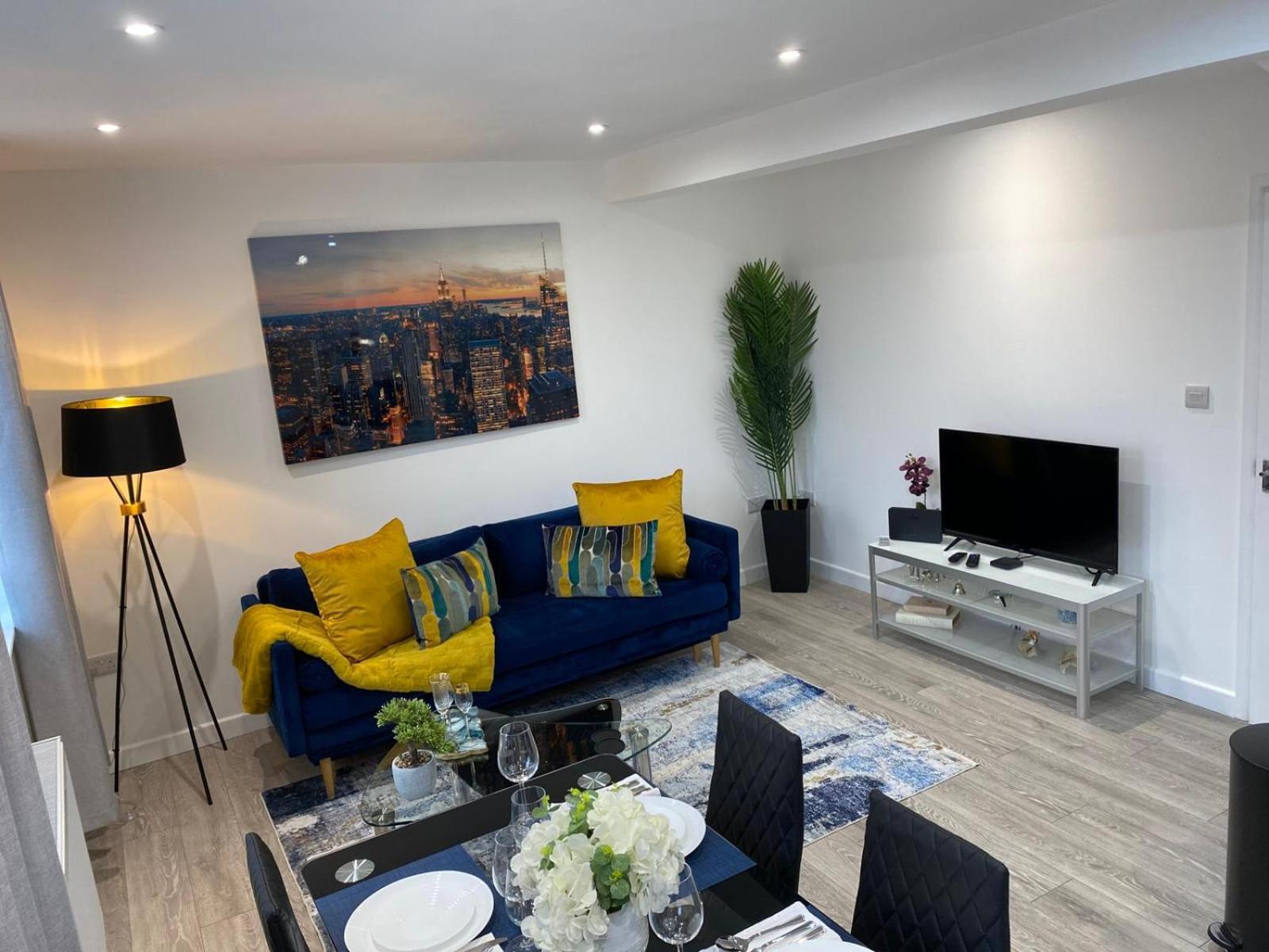 Stylish Apartment In Watford Уотфорд Екстериор снимка